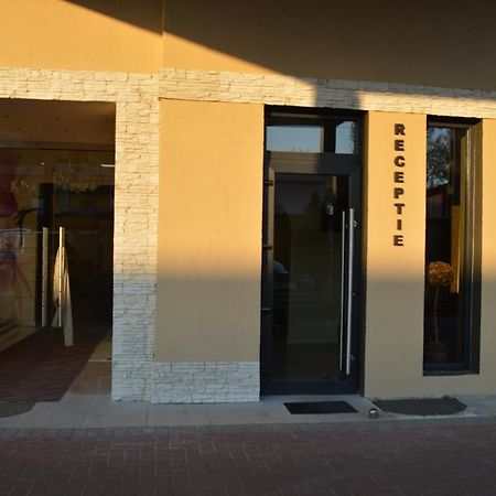 Hotel Nova Buzau Bagian luar foto