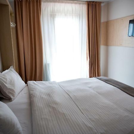 Hotel Nova Buzau Bagian luar foto