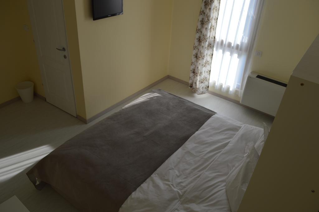 Hotel Nova Buzau Bagian luar foto