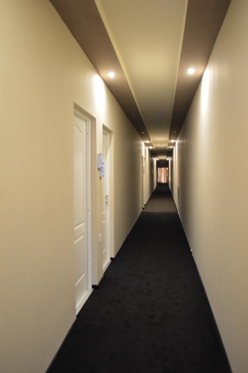 Hotel Nova Buzau Bagian luar foto