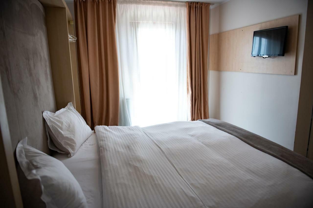 Hotel Nova Buzau Bagian luar foto